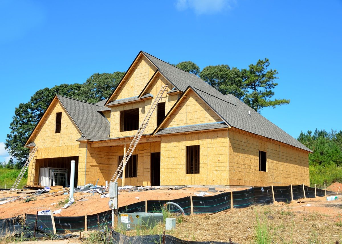 Stosownie z obowiązującymi przepisami nowo wznoszone domy muszą być oszczędnościowe.